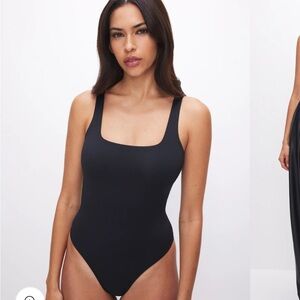 Good American SCUBA MODERN TANK BODYSUIT |
BLACK001 / M